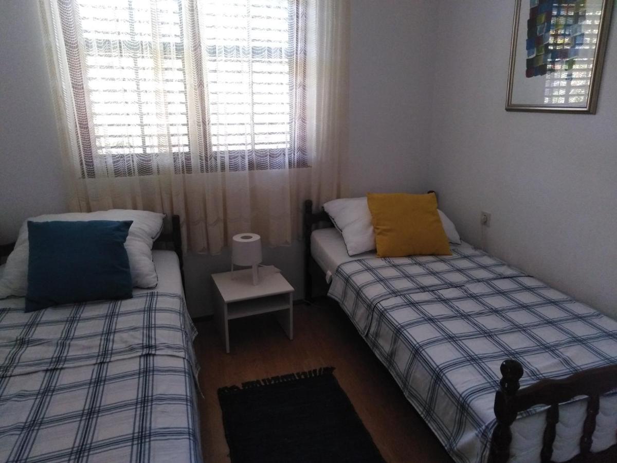 Apartments By The Sea Basina, Hvar - 542 Vrbanj Esterno foto